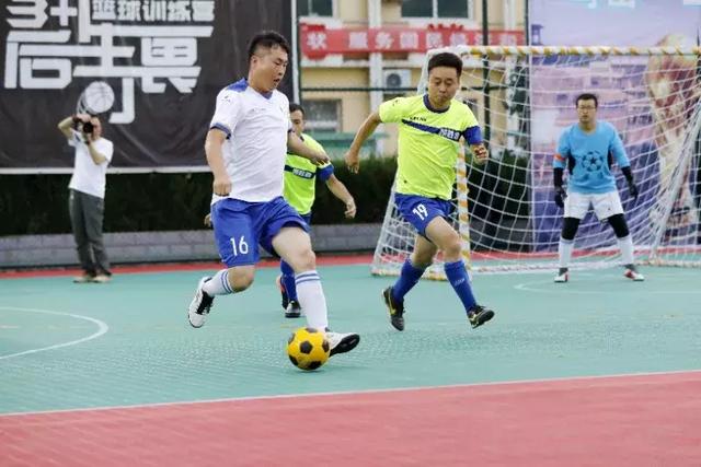 巴西队集结后首次训练 内马尔因伤缺席